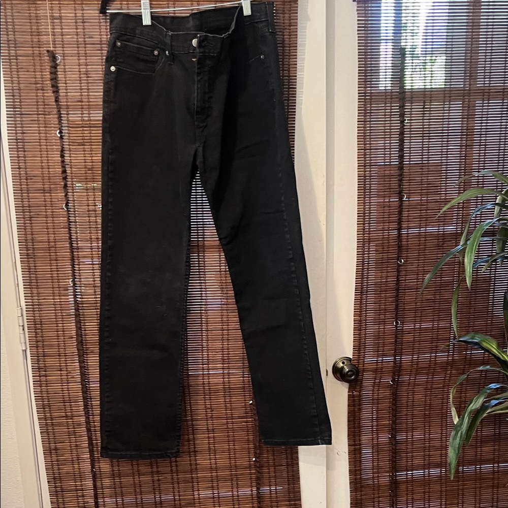 Levi's Black Straight Jeans with Classic Fit